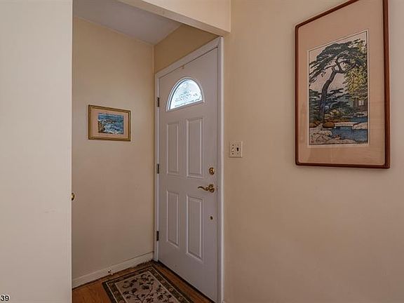 3rd image of 421 Hegi Dr