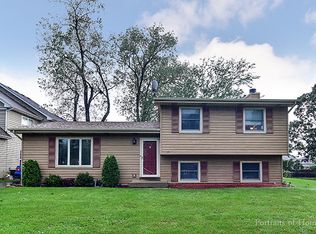 1N274 Farwell St, Carol Stream, IL 60188