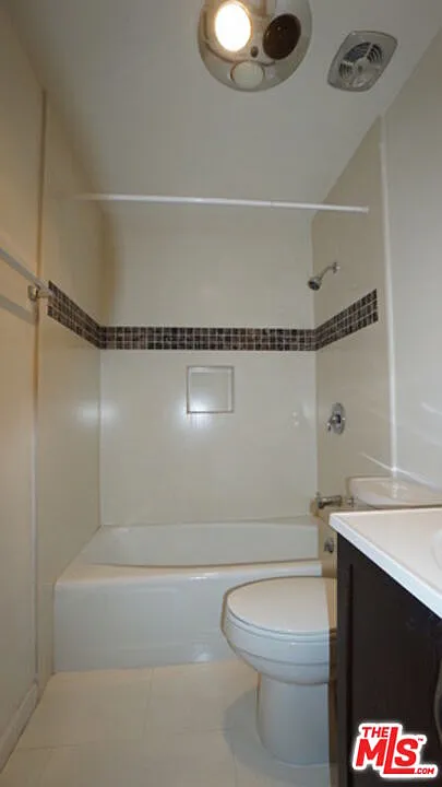 2 bed, 2.0 bath, 1100 sqft, $3,230 — Photo 4