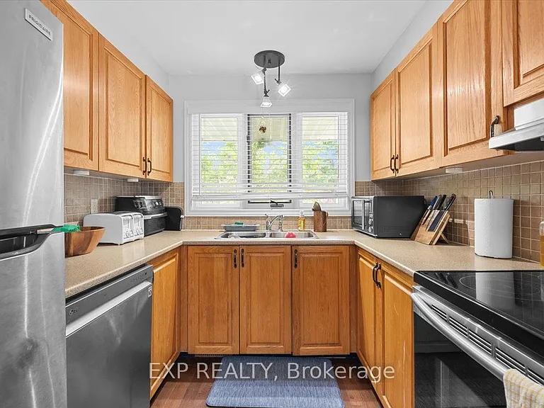 32 Flanders St — Photo 7