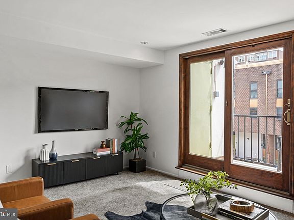3rd image of 15 Hamilton Cir