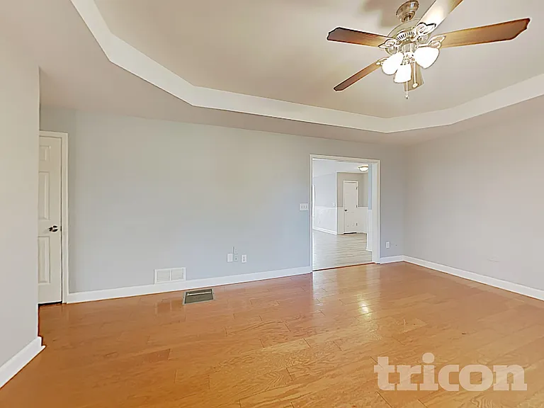 162 Robbens Dr — Photo 3