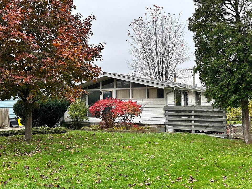 1st image of 1338 Degener Ave