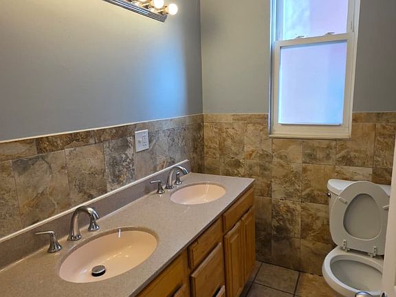 3rd image of 392 Seymour Ave Floor 2