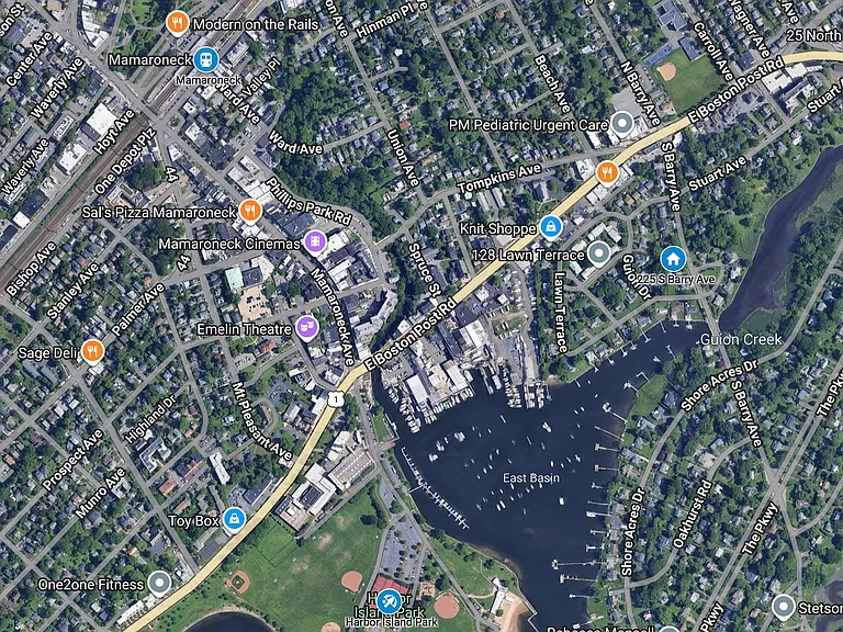 Walk to the beach, boating, bird sanctuary, fishing, shops, restaurants, schools, and train