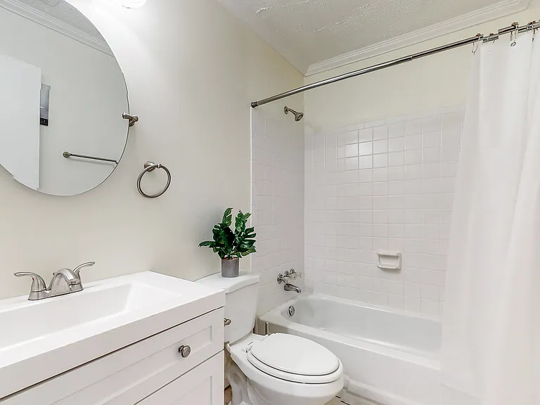 Upstairs full bathroom