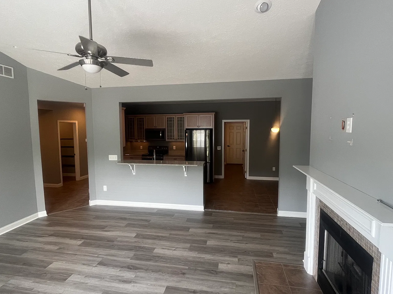 2 bed, 1700 sqft, $2,700 — Photo 2