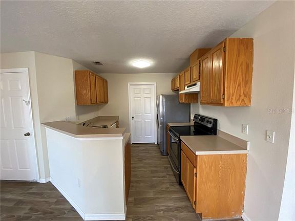 4th image of 2111 Albion Ave