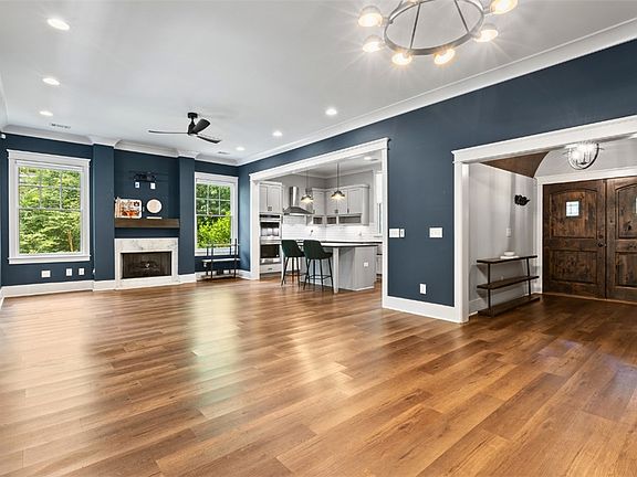 4th image of 701 4th Ave