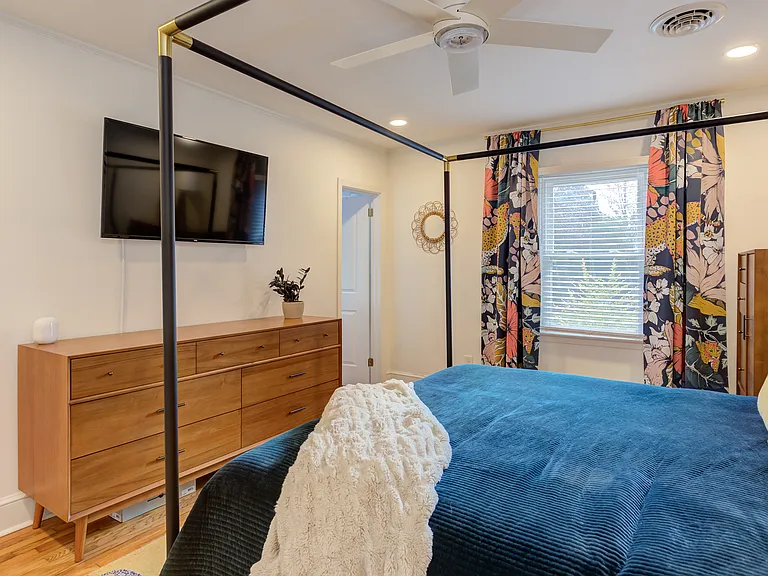 2606 Wade Ave — Photo 18
