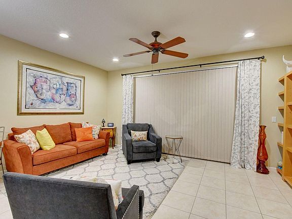 4th image of 9818 Lago Dr