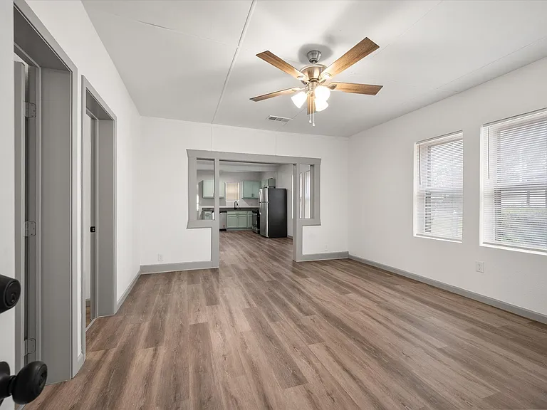 2207 Prairie Ave — Photo 10