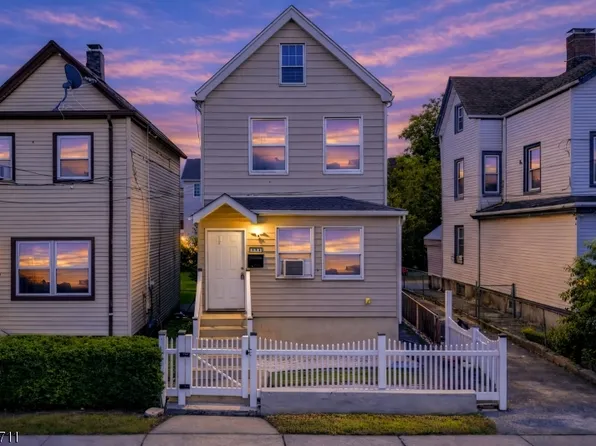 373 Oak St, Passaic City, NJ 07055