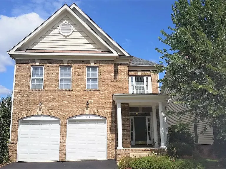 9212 Sycamore Crest Dr — Photo 1