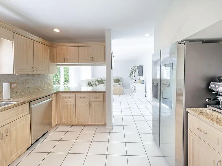 18157 SE Fairview Cir — Photo 1