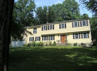 35 Inverness Rd, Trumbull, CT 06611