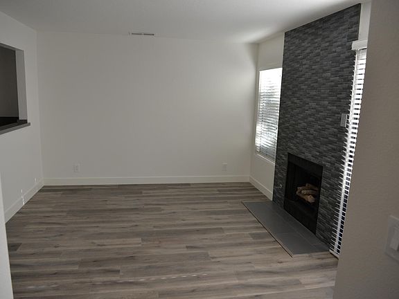 2nd image of 1890 Huxley Ct