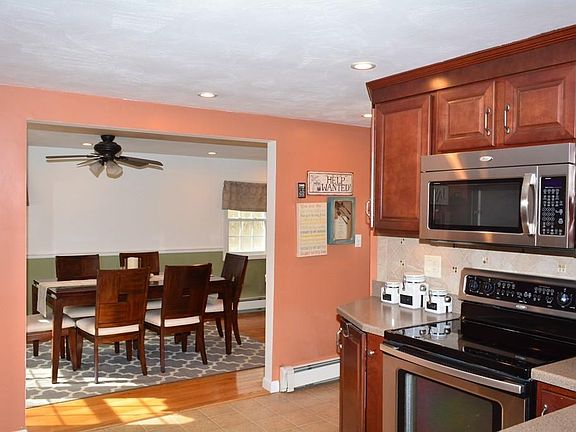 5th image of 34 Revere St