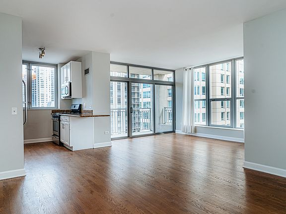 4th image of 600 N Dearborn St APT 1711