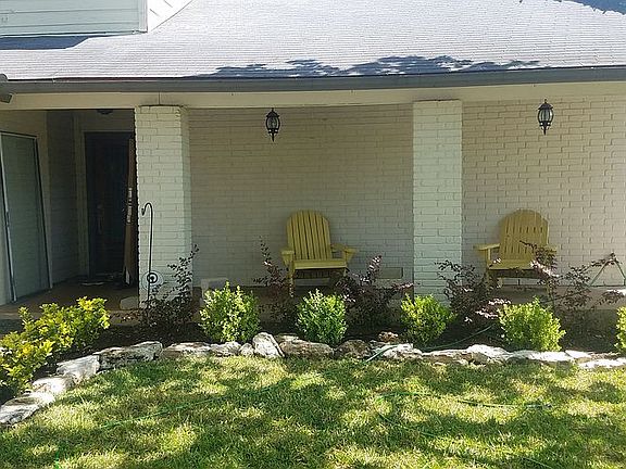 4th image of 1711 Foxfire Dr