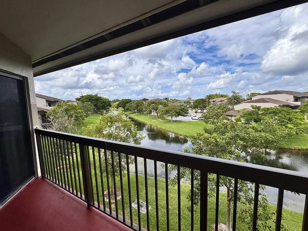 1 bed, 1.0 bath, 744 sqft, $1,700 — Photo 2