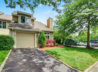 49 Doral Ln, Bay Shore, NY 11706