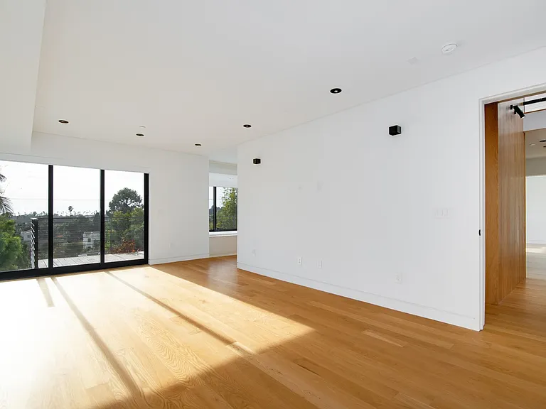 902 Berkeley St — Photo 17