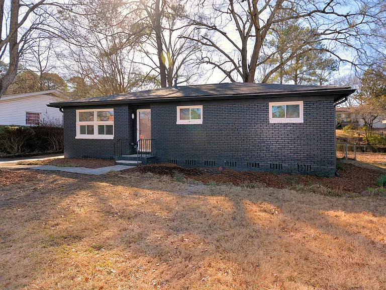 109 Edgemont Dr — Photo 3