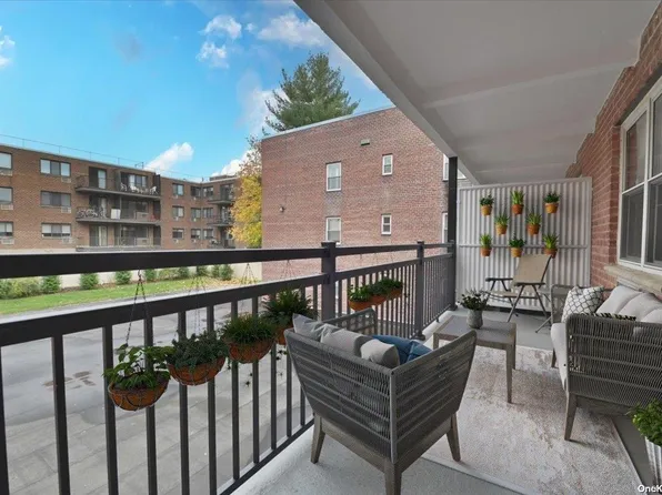 25 Chapel Place #2-N, Great Neck, NY 11021