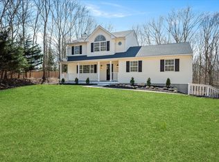 4 Cherry Beth Ln, Manorville, NY 11949