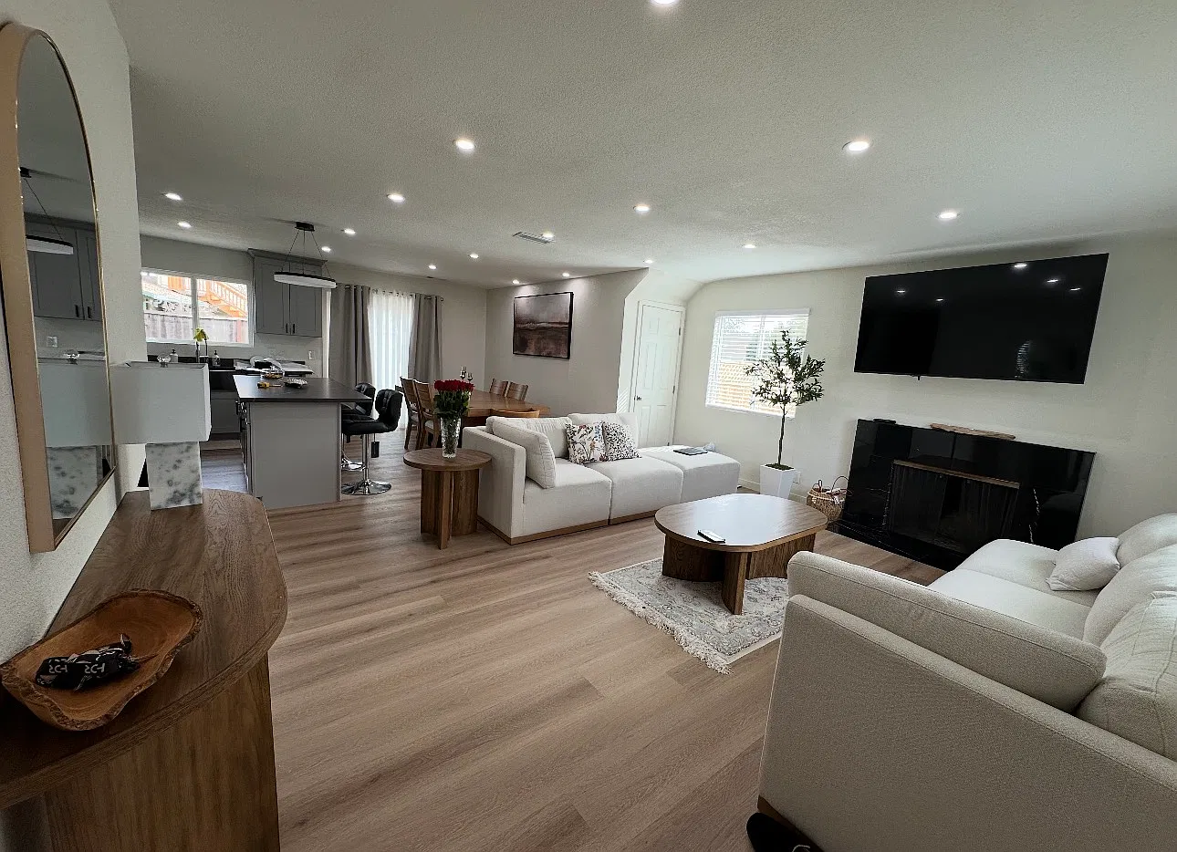 3 bed, 1200 sqft, $3,600 — Photo 3
