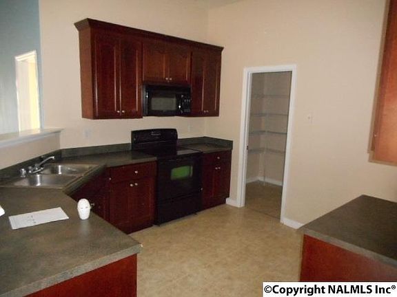 5th image of 121 Olympia Dr