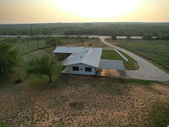 3rd image of 2923 FM 186
