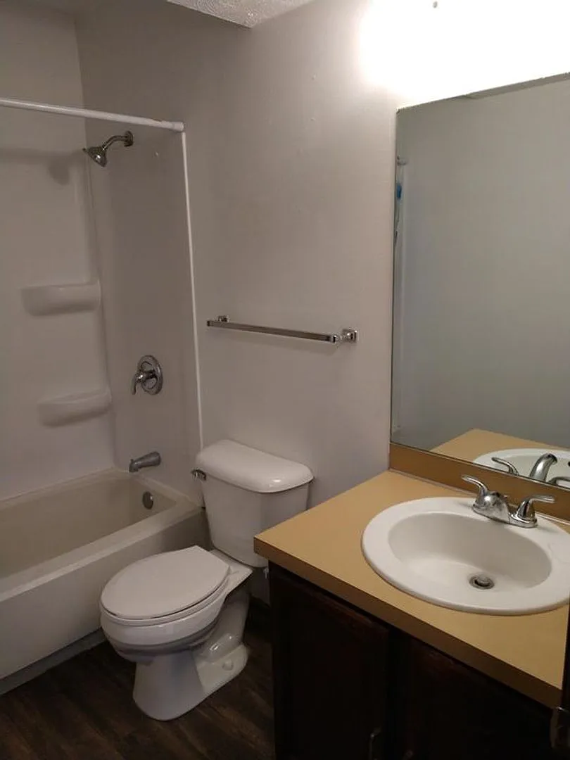 1300 SW 10th Street Apartments — Photo 2