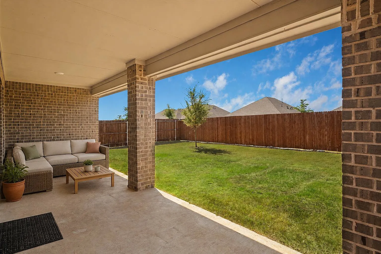 4 bed, 1861 sqft, $2,375 — Photo 3