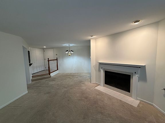 4th image of 986 West Ct APT A