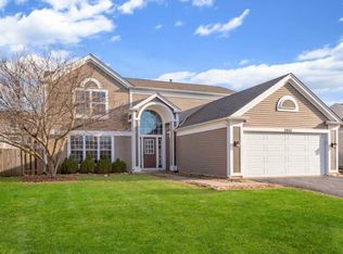 2041 Mission Hills Dr, Elgin, IL 60123
