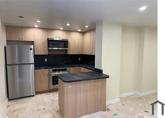 1710 Jefferson Ave — Photo 7