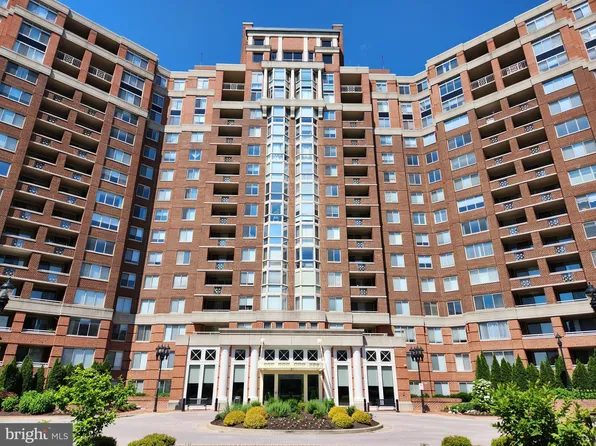 5809 Nicholson Ln APT 304, Rockville, MD 20852