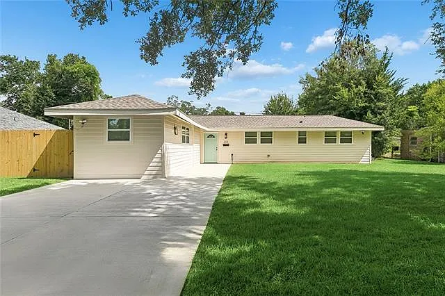 212 Berkley Dr — Photo 1