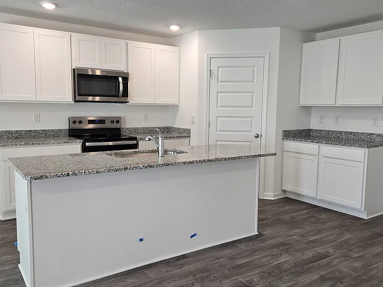 14706 Dalton Cir — Photo 2