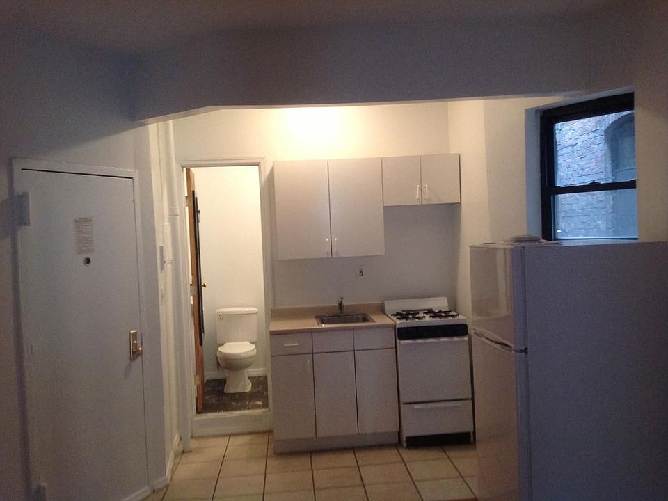 2nd image of 334 W 49th St APT 4RE