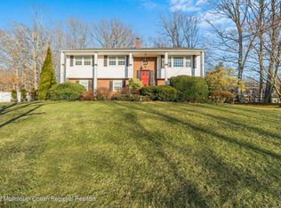 11 Glenoak Dr, Middletown, NJ 07748