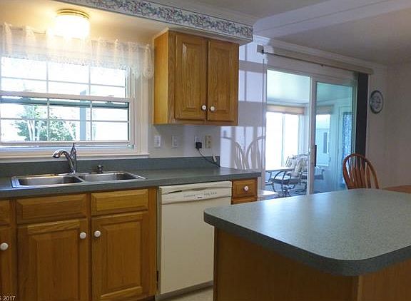 3rd image of 465 Sassafras Dr