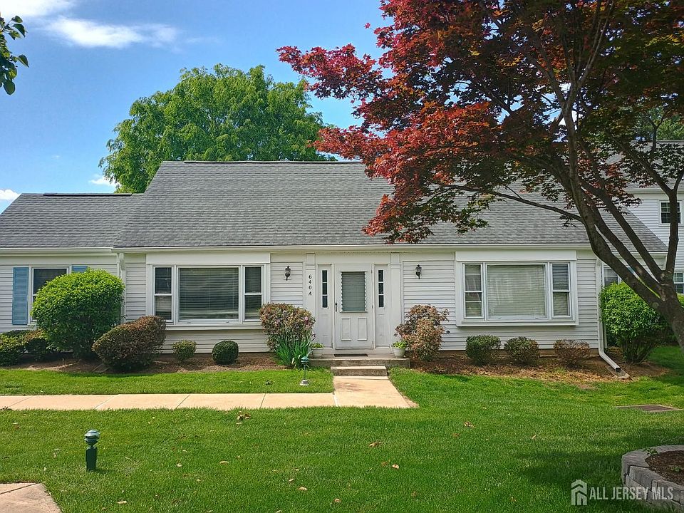 1st image of 640 Yorkshire Ln #A