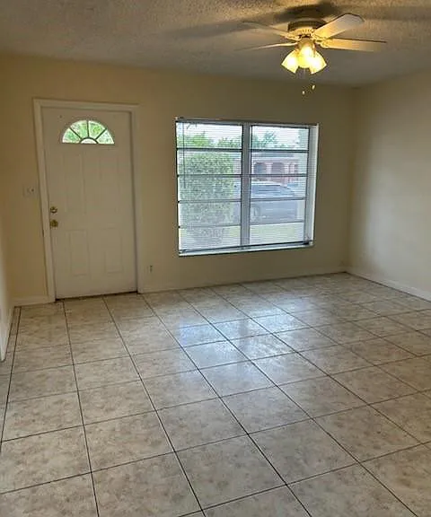 2911 NW 7th St — Photo 12