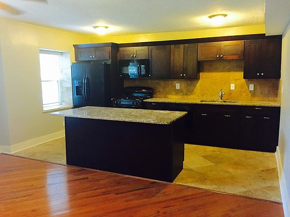 3rd image of 4326 Roanoke Pkwy APT 102