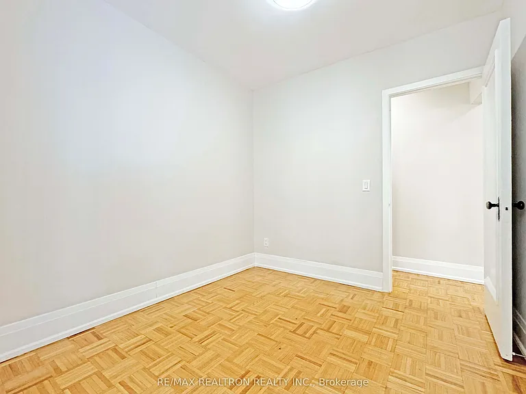 394 Avenue Rd #402 — Photo 6