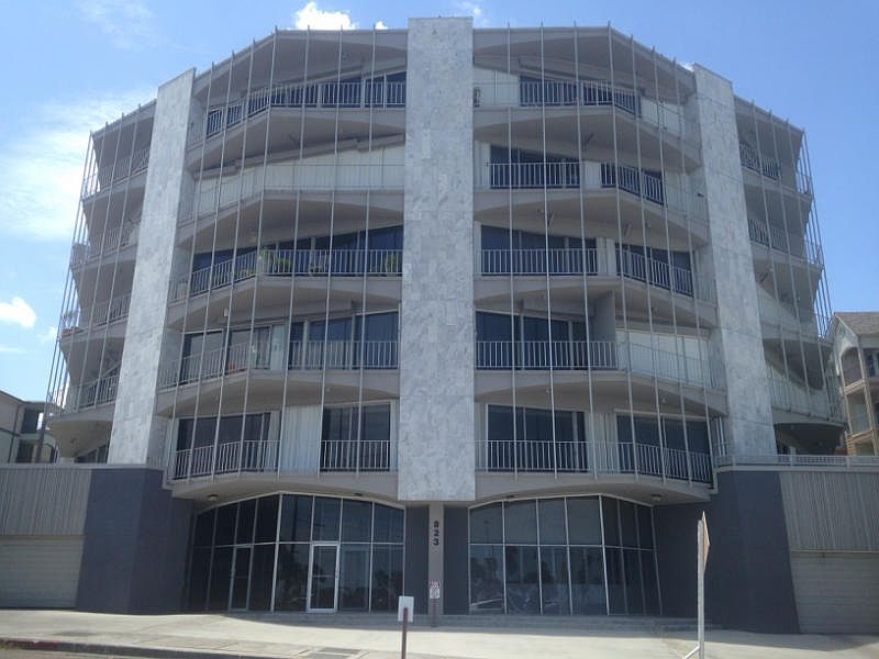 1st image of 823 S Water St APT 4D