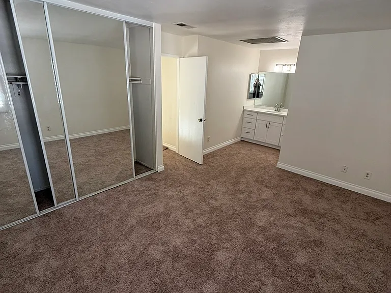 2321 S Magnolia Ave #4C — Photo 4